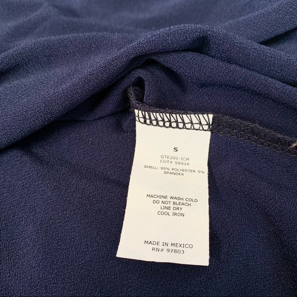 💙 (Make an Offer!) • NWOT Stretchy 3/4 Sleeve Blouse - Picture 4 of 6